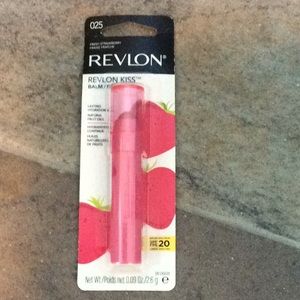 🐶 $4 🐶 Revlon Kiss Lip Balm